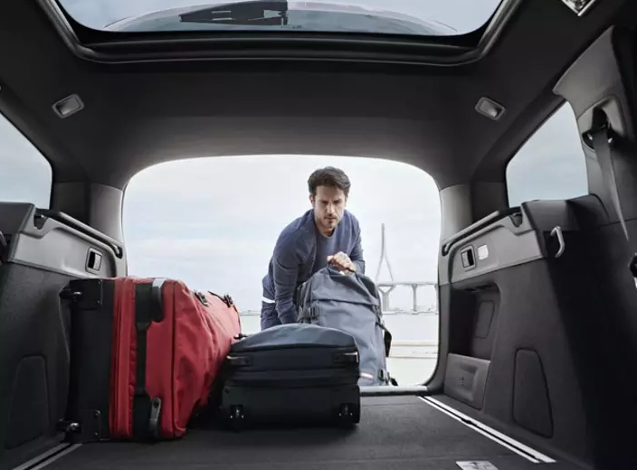 Puttng stuff into the boot of a Peugeot 308 SW Estate